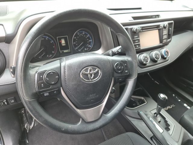 2017 Toyota RAV4 LE - Photo 18