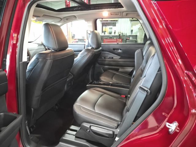 2024 Nissan Pathfinder SL - Photo 18