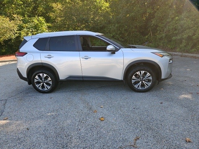2023 Nissan Rogue SV photo 2