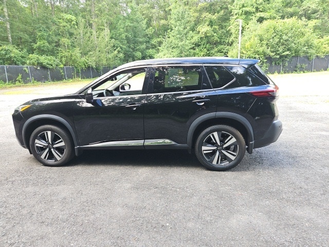 2022 Nissan Rogue SL's photo