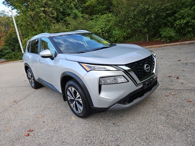 2022 Nissan Rogue SV photo 2