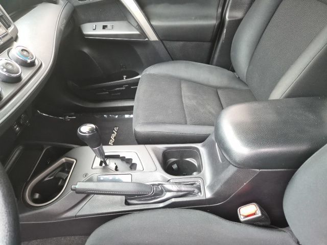 2017 Toyota RAV4 LE - Photo 21