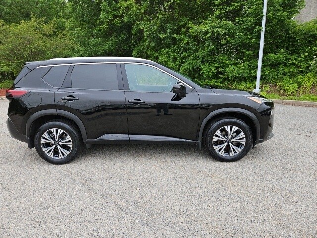 2022 Nissan Rogue SV photo 2