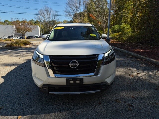 2022 Nissan Pathfinder Platinum photo 3
