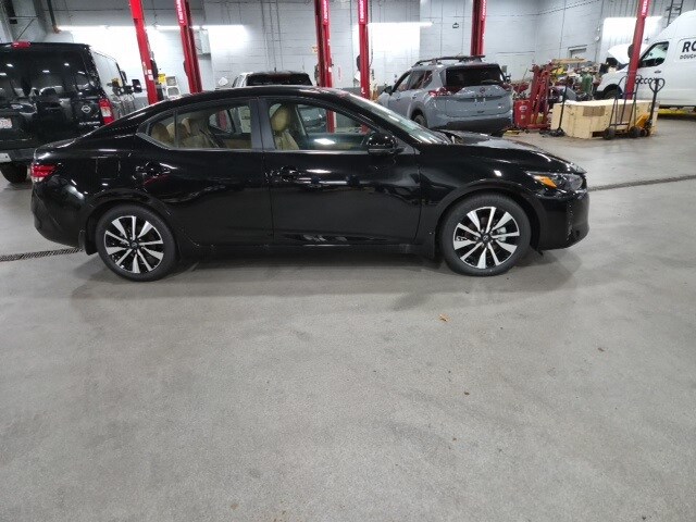 2025 Nissan Sentra SV photo 2