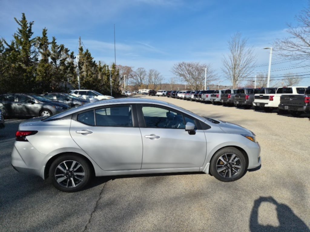 New 2025 Nissan Versa 1.6 SV Sedan