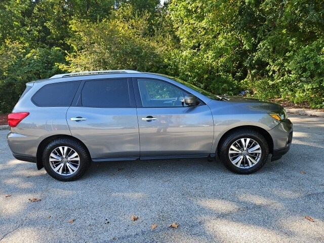 2020 Nissan Pathfinder SL photo 2