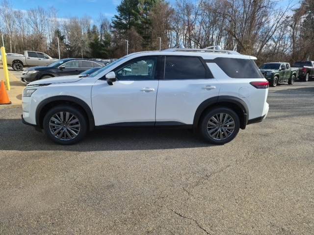 2025 Nissan Pathfinder SL's photo