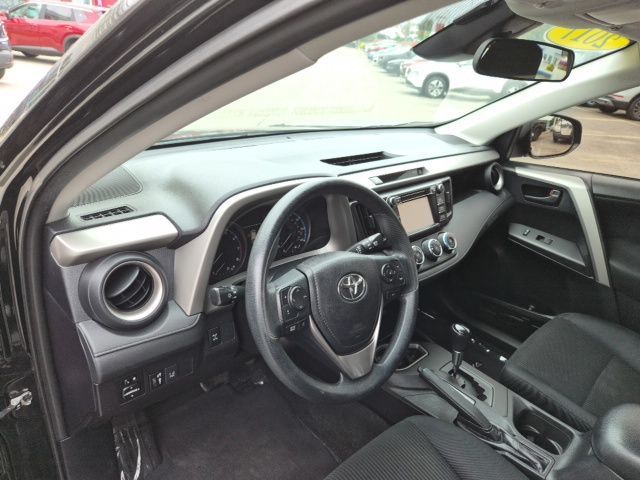 2017 Toyota RAV4 LE - Photo 14