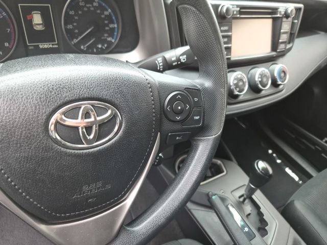 2017 Toyota RAV4 LE - Photo 20
