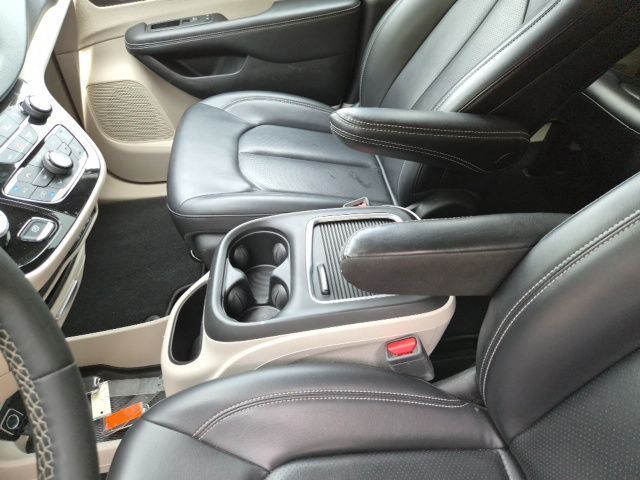 2023 Chrysler Pacifica Touring L - Photo 18
