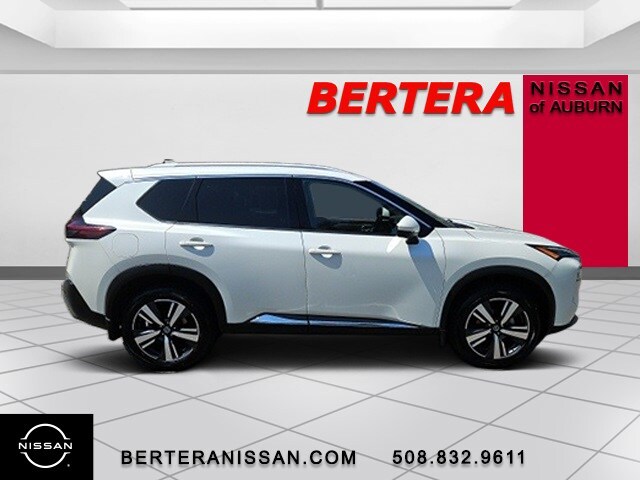 2021 Nissan Rogue SL photo 2