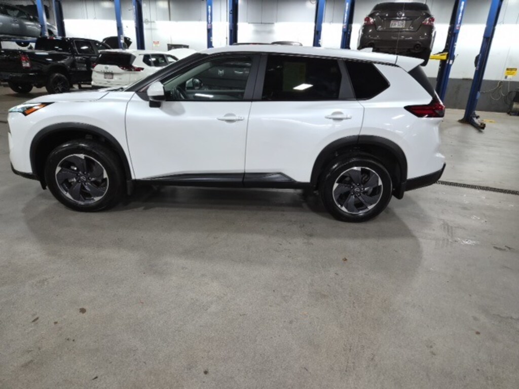 Used 2024 Nissan Rogue SV SUV