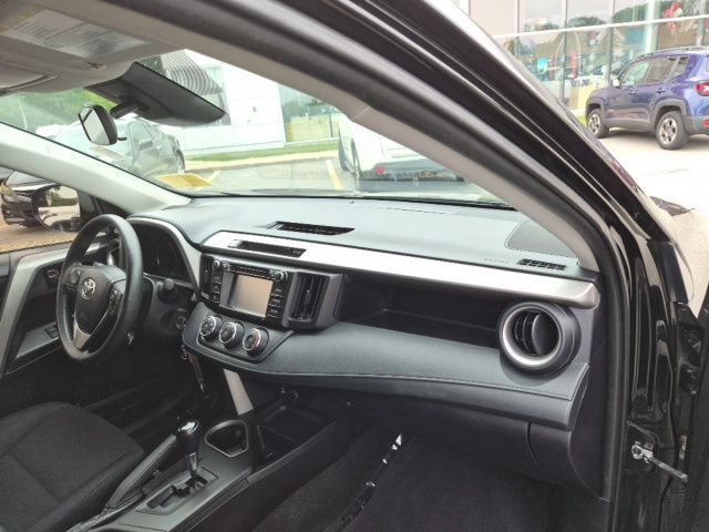 2017 Toyota RAV4 LE - Photo 10