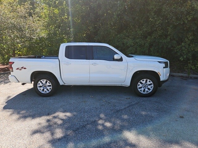 2022 Nissan Frontier SV photo 2