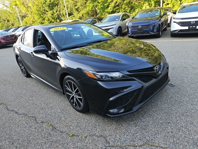2022 Toyota Camry SE photo 3