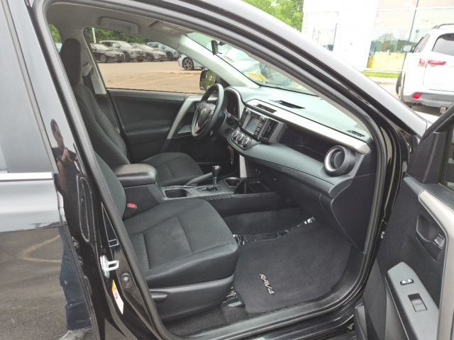 2017 Toyota RAV4 LE - Photo 11