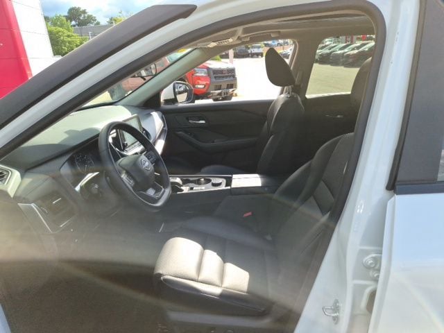 2025 Nissan Rogue SV - Photo 17