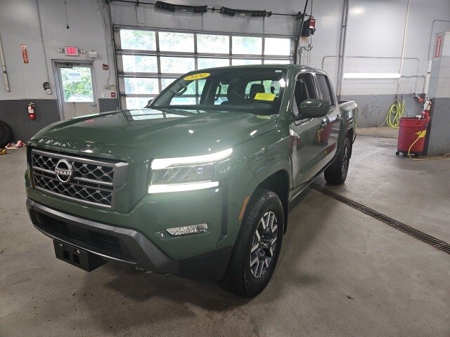 2024 Nissan Frontier SL photo 2