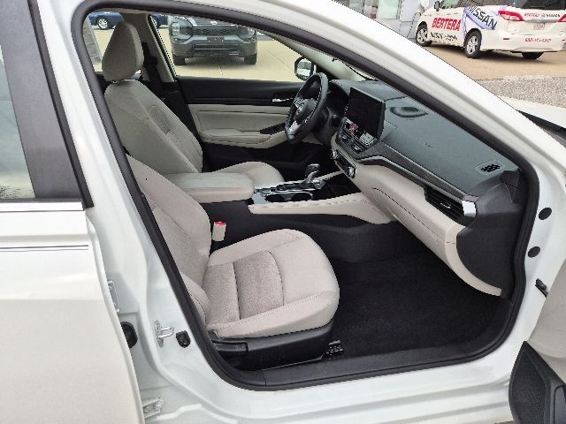 2024 Nissan Altima SV - Photo 10
