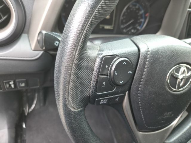 2017 Toyota RAV4 LE - Photo 19