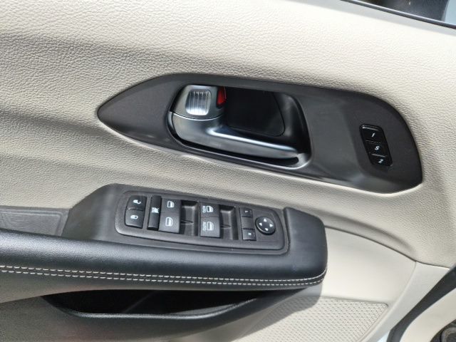 2023 Chrysler Pacifica Touring L - Photo 16