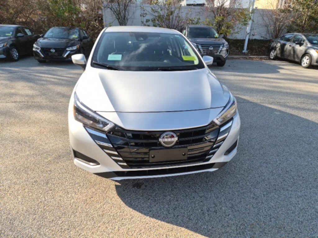 New 2025 Nissan Versa 1.6 SV Sedan