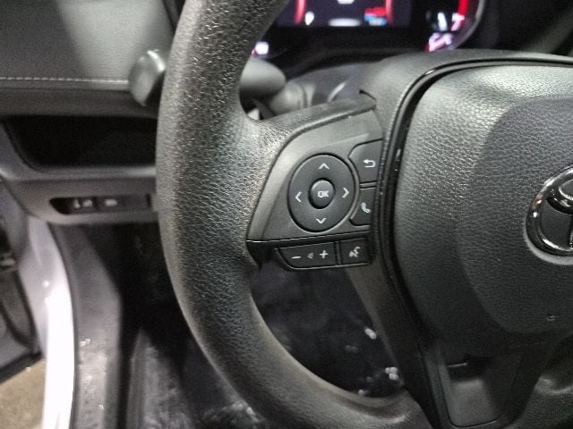 2023 Toyota RAV4 LE - Photo 20