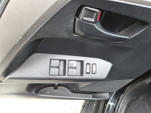 2017 Toyota RAV4 LE - Photo 17