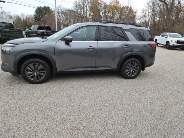 2022 Nissan Pathfinder SV's photo