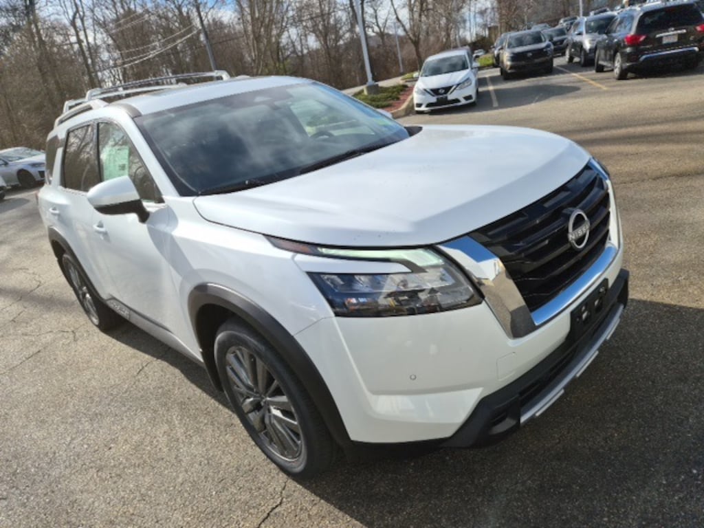 New 2025 Nissan Pathfinder SL SUV