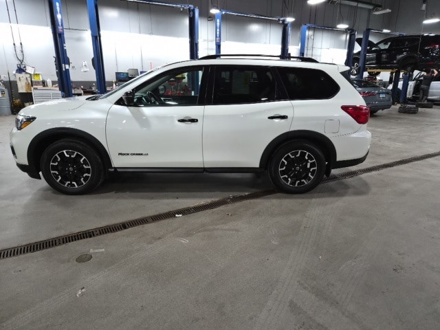 2019 Nissan Pathfinder SL's photo
