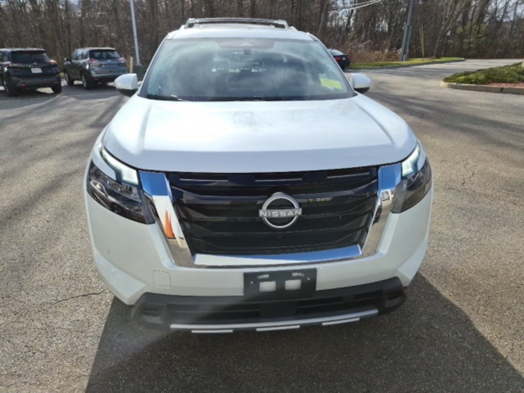 New 2025 Nissan Pathfinder SL SUV