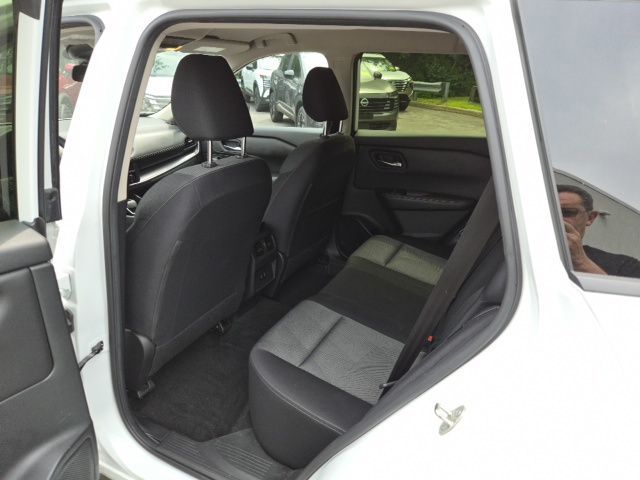 2024 Nissan Rogue SV - Photo 12
