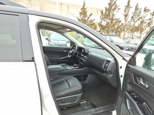 2024 Nissan Pathfinder SL - Photo 12