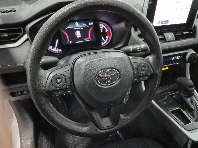 2023 Toyota RAV4 LE - Photo 19