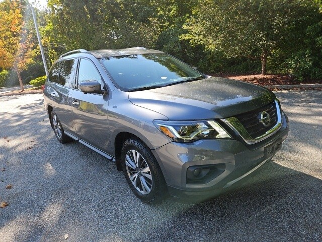 2020 Nissan Pathfinder SL photo 4