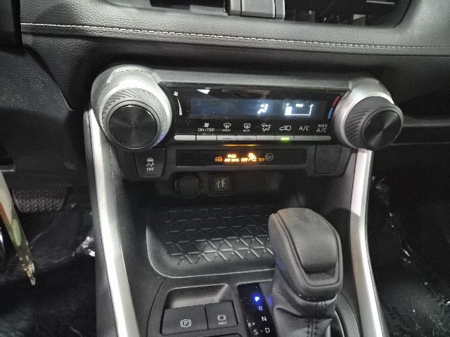 2023 Toyota RAV4 LE - Photo 24