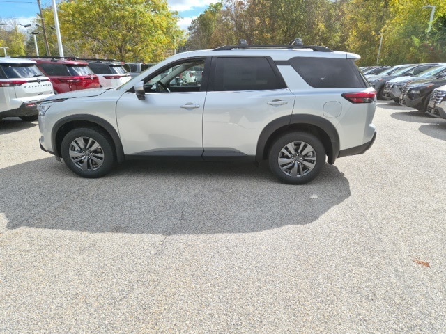 2025 Nissan Pathfinder SV's photo