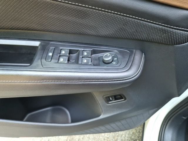 2025 Volkswagen Atlas SE w/Tech - Photo 17