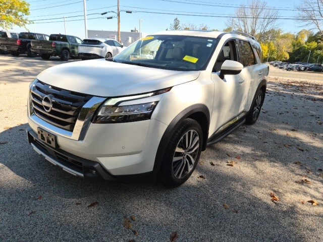 2022 Nissan Pathfinder Platinum photo 4