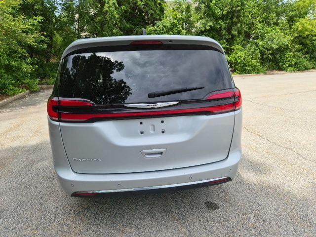 2023 Chrysler Pacifica Touring L - Photo 6