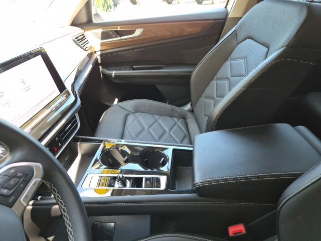 2025 Volkswagen Atlas SE w/Tech - Photo 15