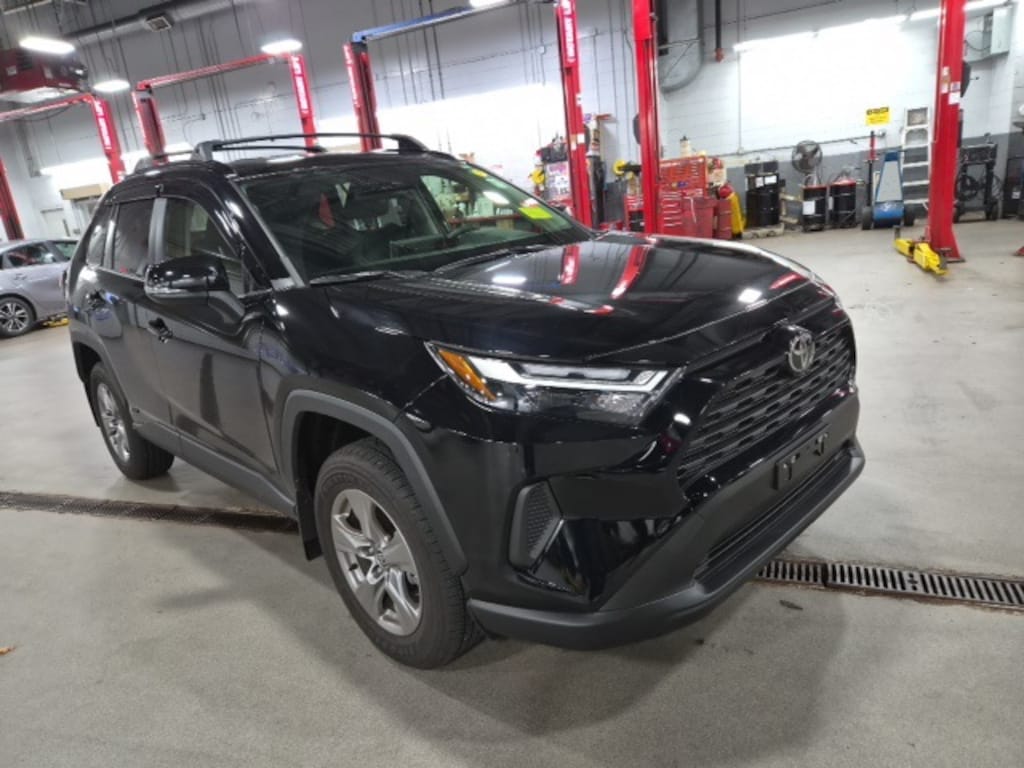 Used 2025 Toyota RAV4 Hybrid XLE SUV