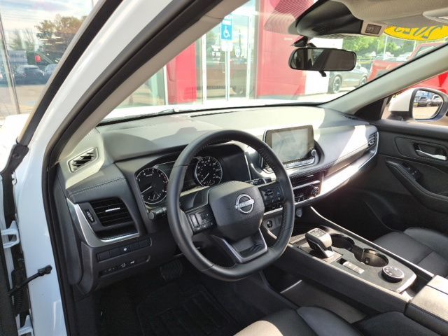 2025 Nissan Rogue SV - Photo 16