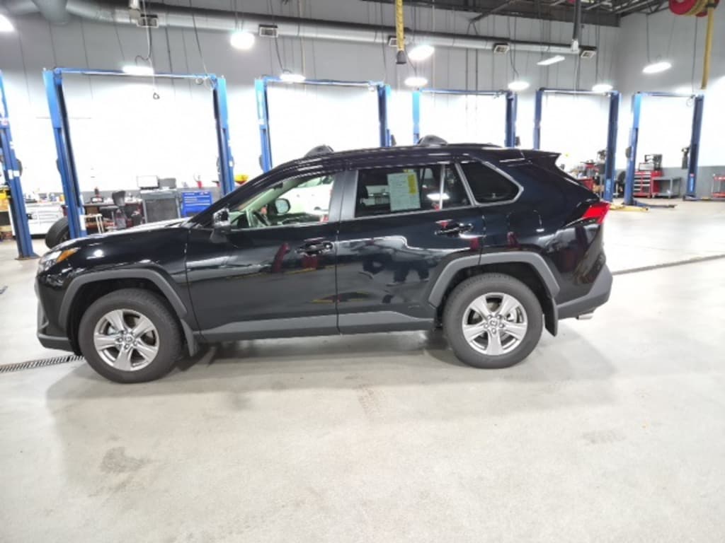 Used 2025 Toyota RAV4 Hybrid XLE SUV