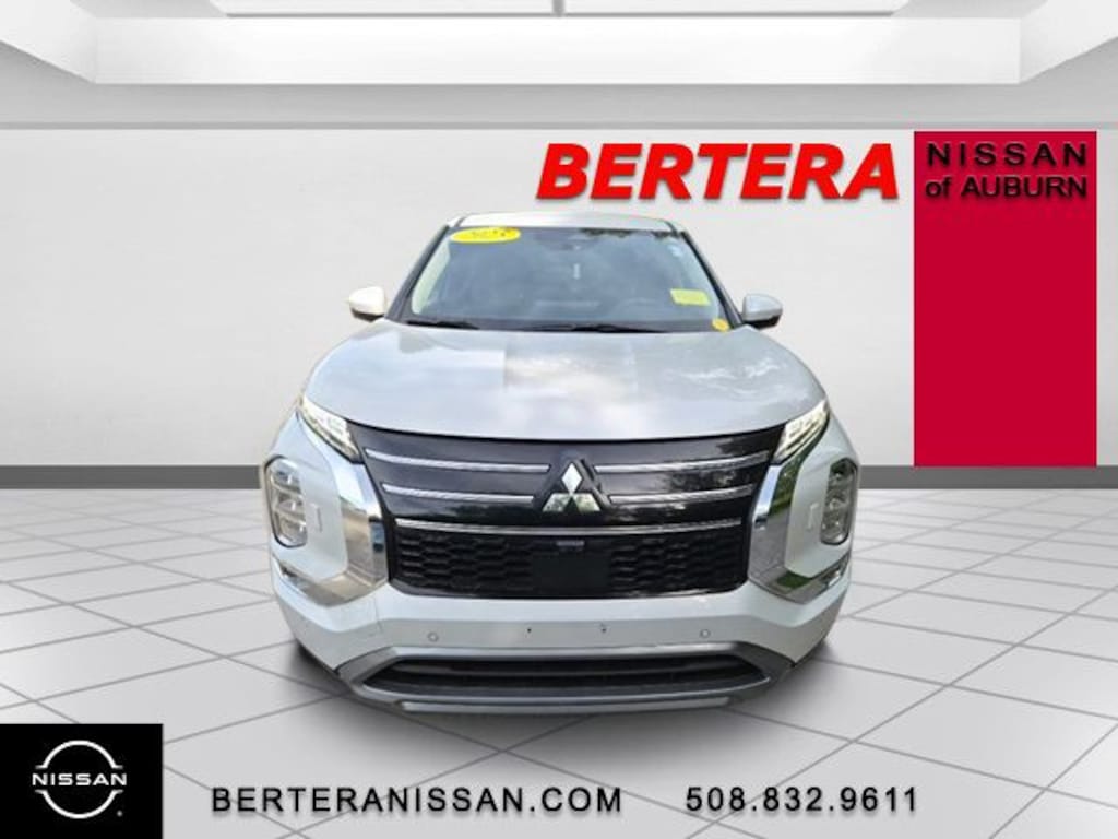 Used 2025 Mitsubishi Outlander SE SUV