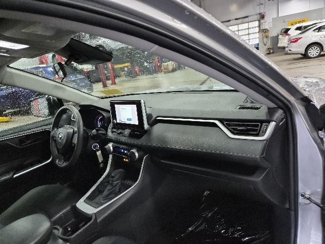 2023 Toyota RAV4 LE - Photo 11