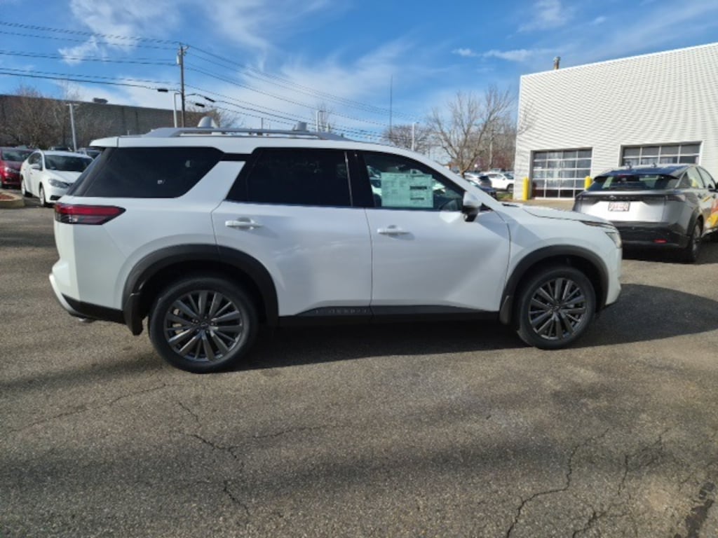 New 2025 Nissan Pathfinder SL SUV