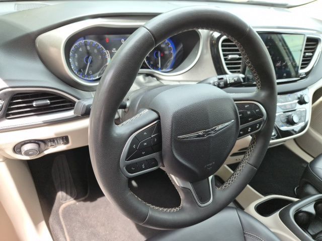 2023 Chrysler Pacifica Touring L - Photo 17